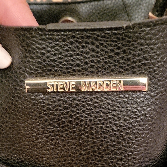Steve Madden Black Vegan Leather Tote Bag with Floral Clutch/Cosmetic Pouch - Picture 5 of 16